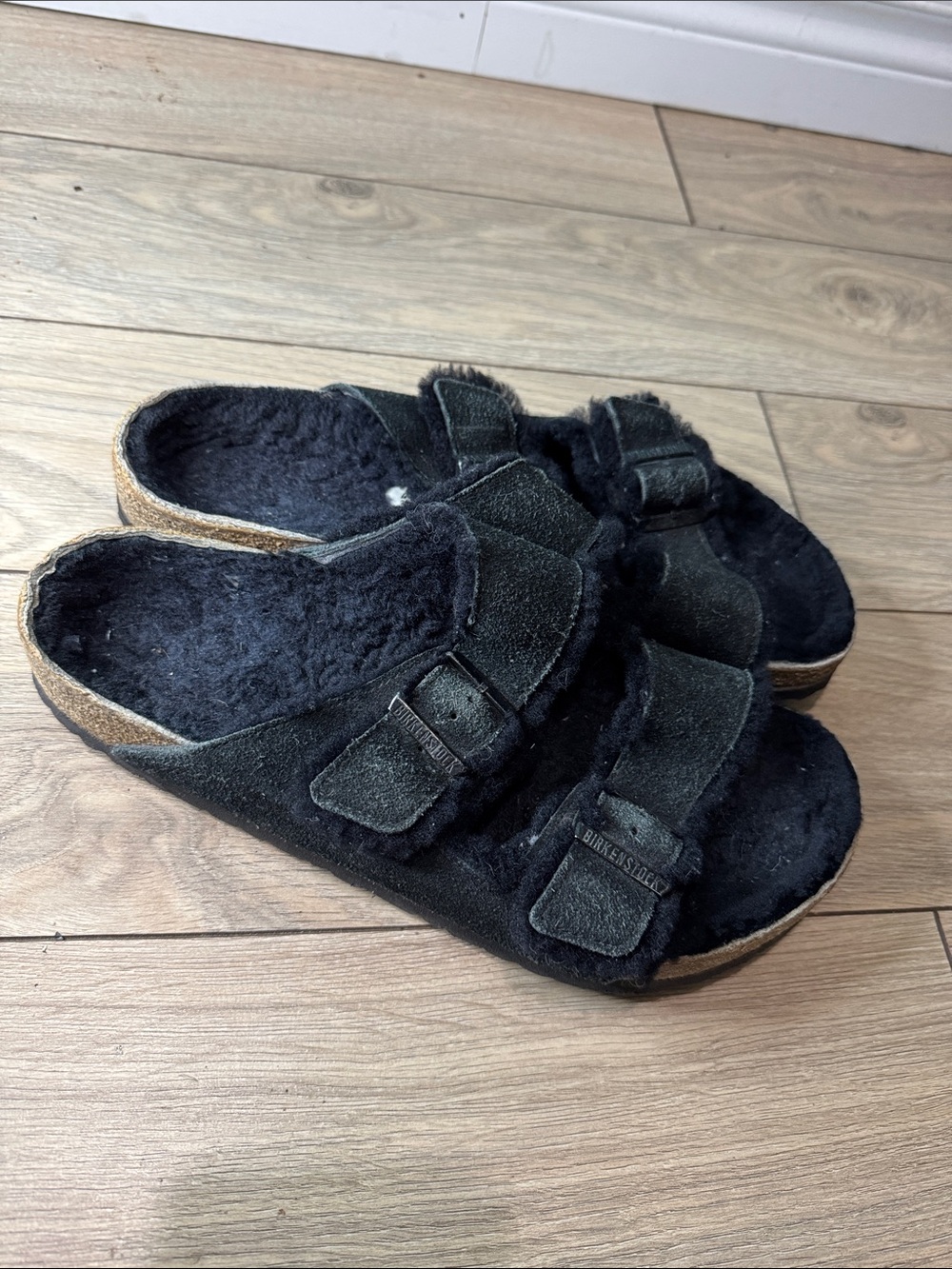 Birkenstock Arizona Shearling Slide - Black Suede
